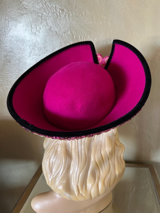 REGAL 1970\'s FUCHSIA FELT CHURCH HAT + SEQUINS & CRIN TRIM main image 14